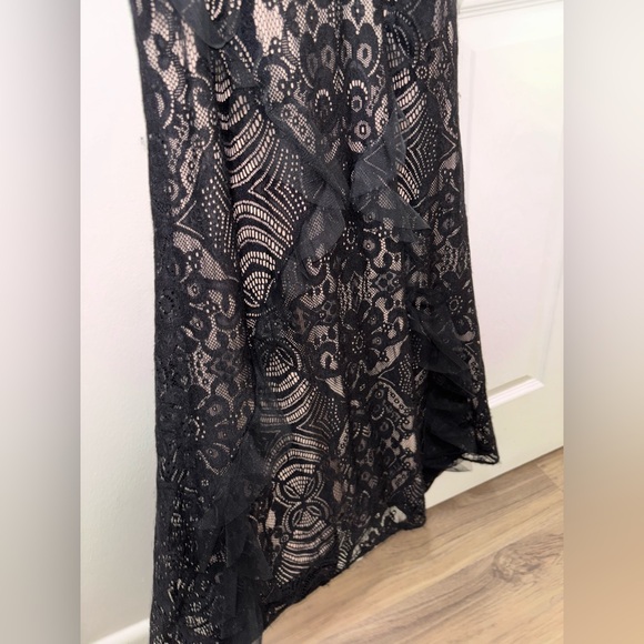 BCBGMAXAZRIA lace dress - Picture 5 of 6